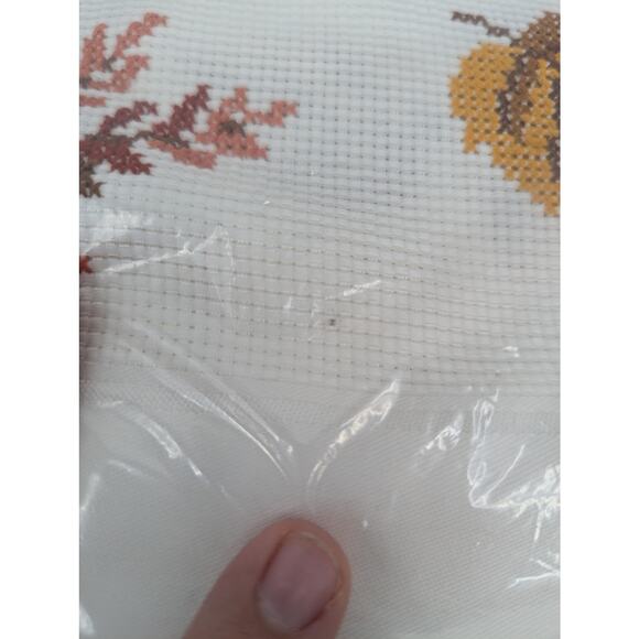 NEW Schäfer Weltweit 90x90cm Embroidered Tablecloth Fall Leaves First Class NWT - Picture 5 of 5